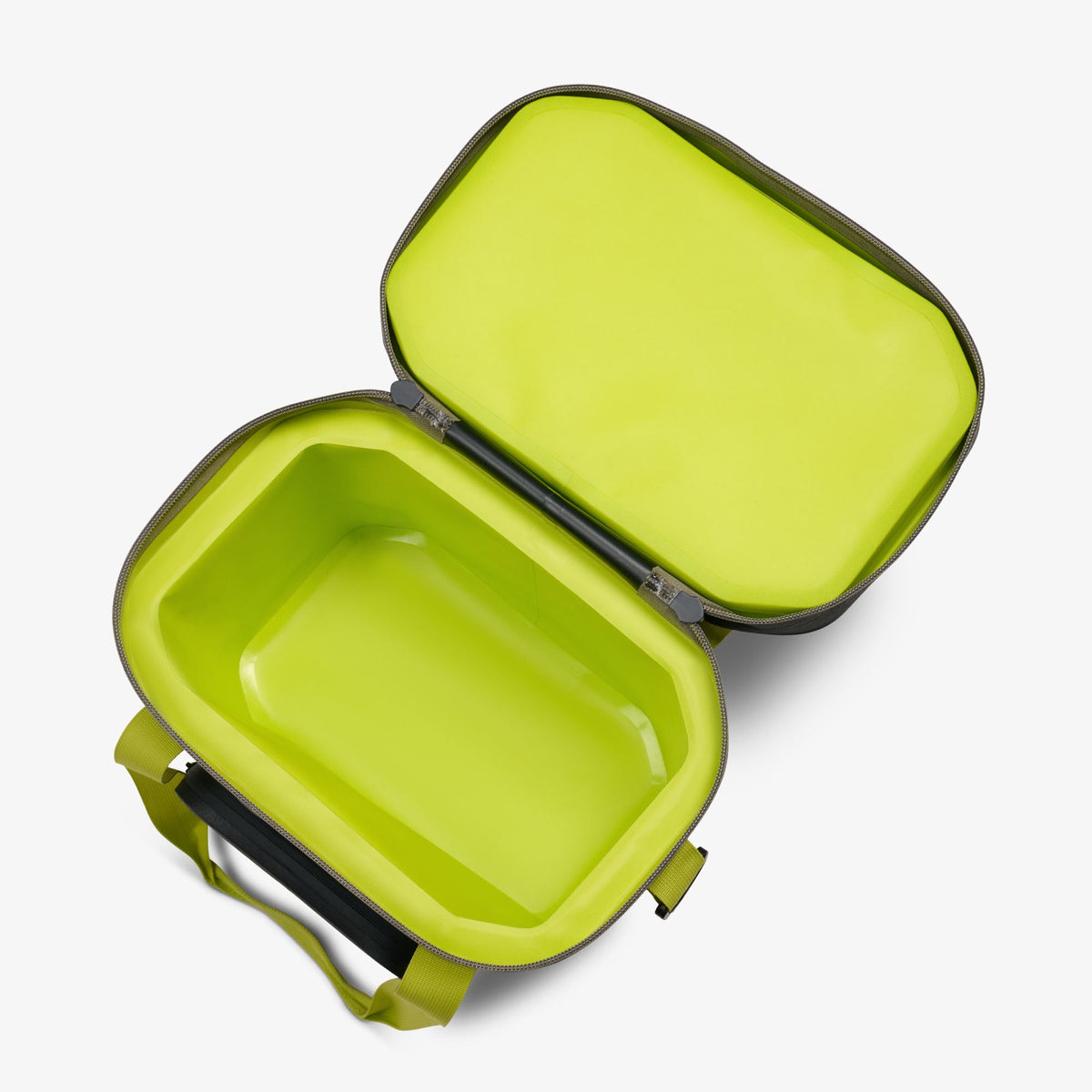 trailmate-18-can-cooler-bag-l3 00066772-O2.jpg