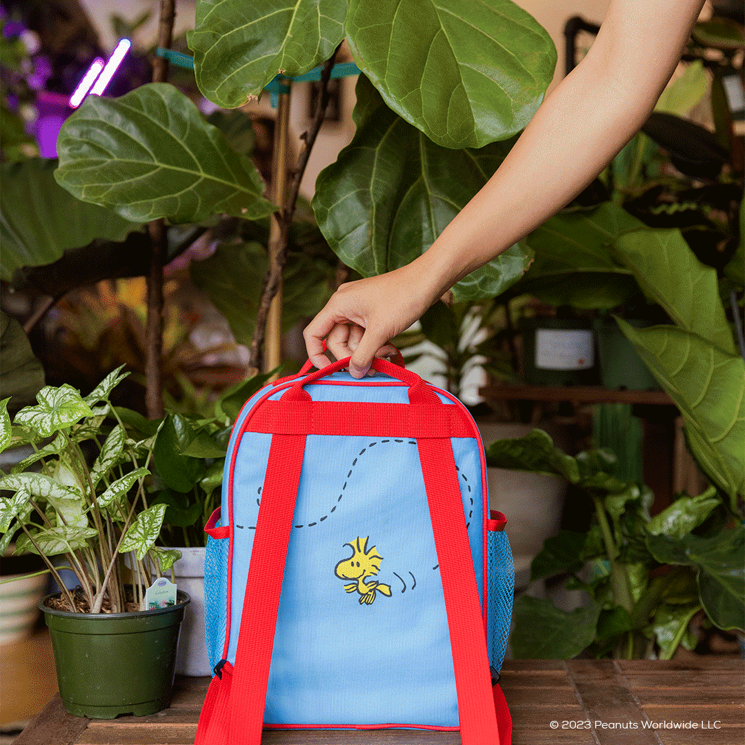snoopy-mini-convertible-backpack-cooler-a0 Peanuts_Part_2_NATIVE_PDP_Backpack.gif